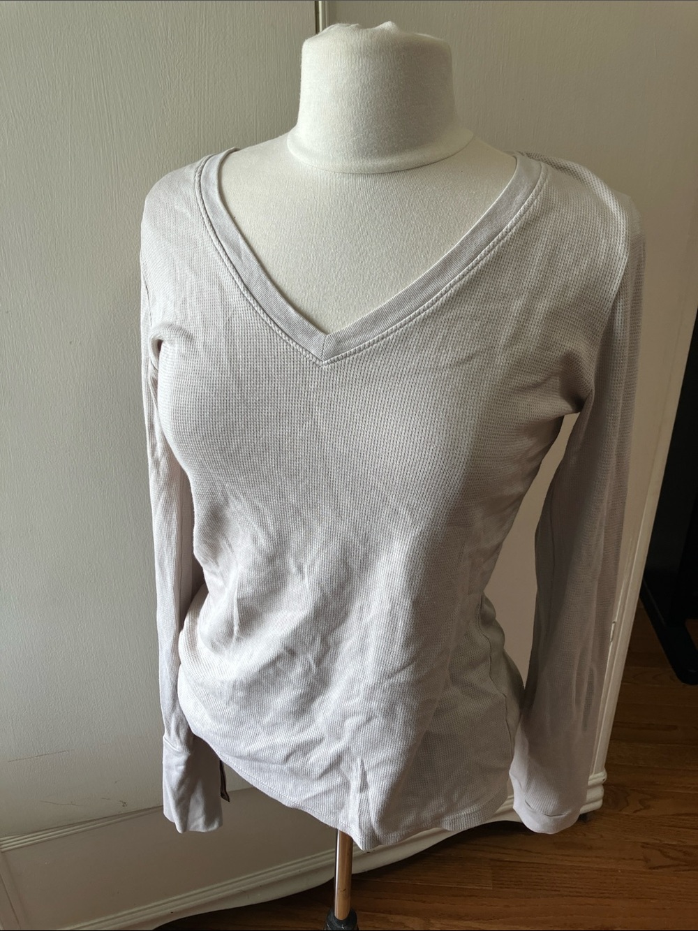 Michael Stars Light Gray V-Neck Long Sleeve Tee